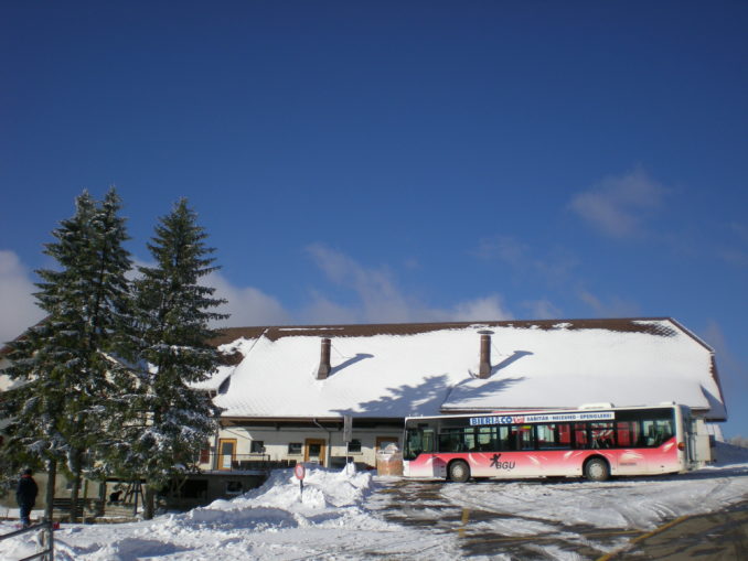 Skifahren mit Bus